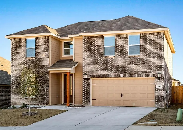 Crew-ready Private Brs W Tvs Parking Holiday home Fort Worth