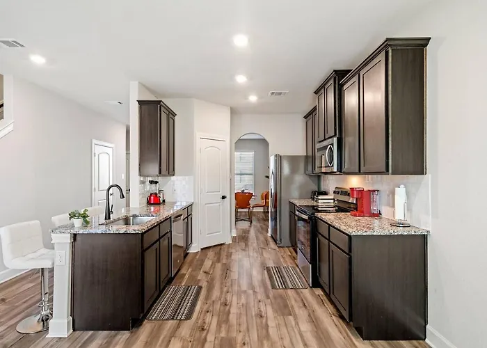 Holiday home Crew-ready Private Brs W Tvs Parking Fort Worth