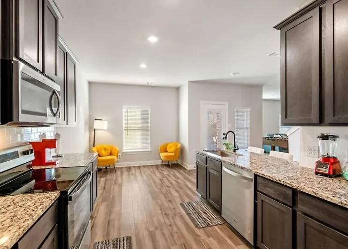 Crew-ready Private Brs W Tvs Parking Holiday home Fort Worth