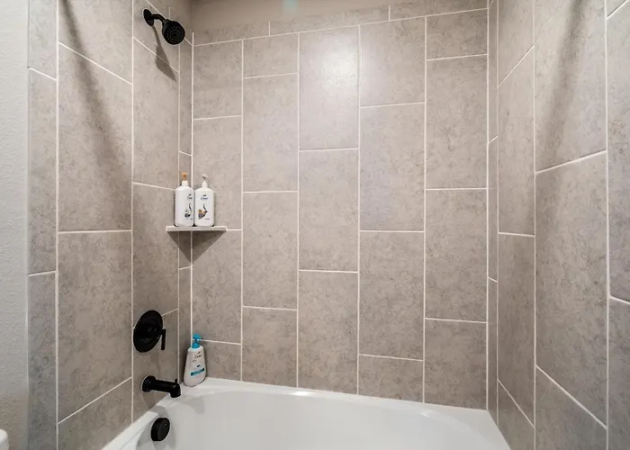 Crew-ready Private Brs W Tvs Parking Holiday home *