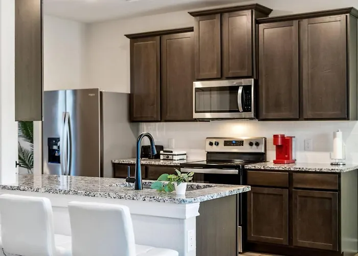 Holiday home Crew-ready Private Brs W Tvs Parking