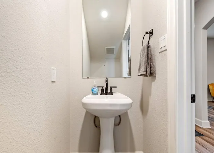 Crew-ready Private Brs W Tvs Parking * Fort Worth